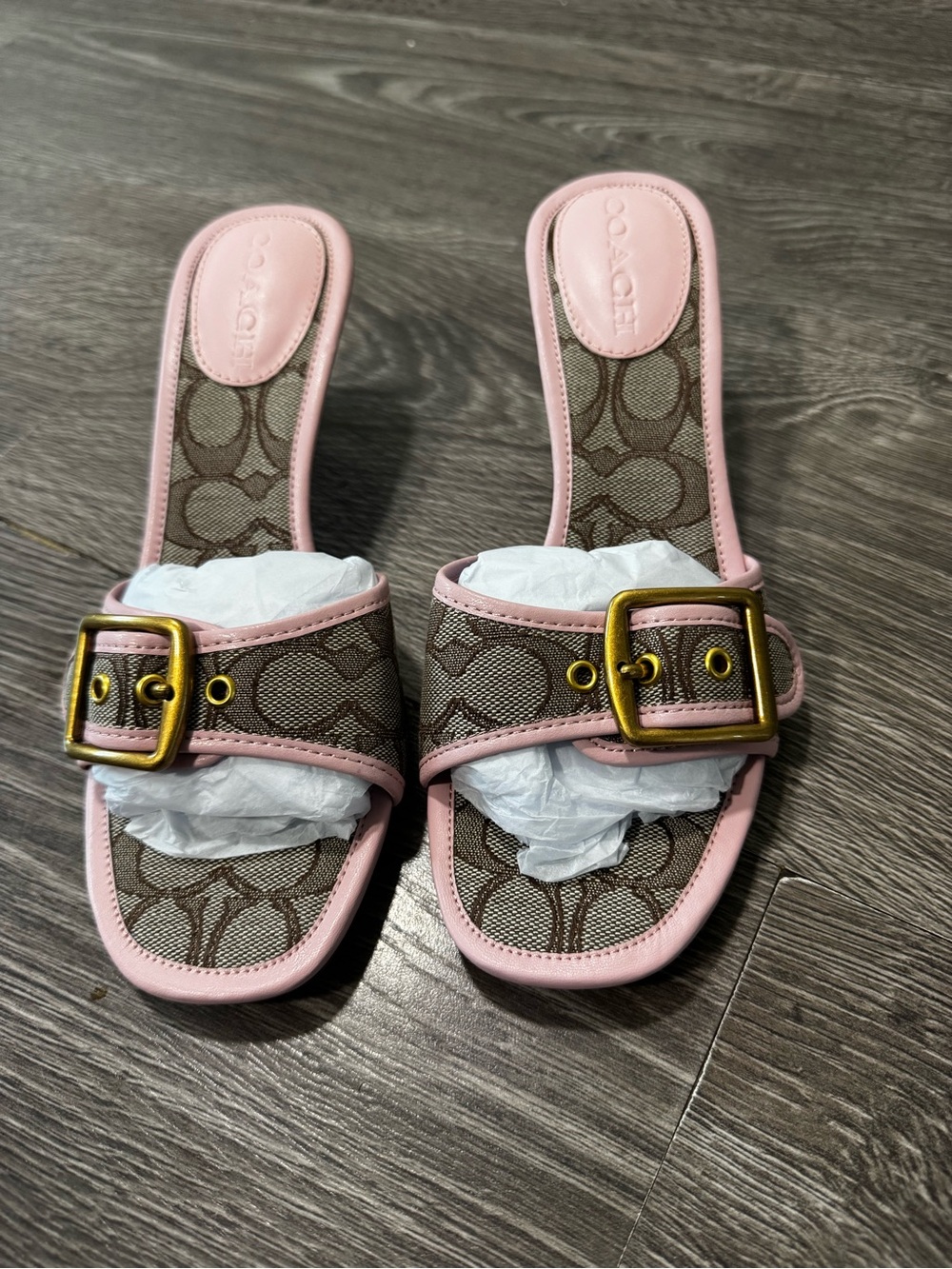 Women Coach Pink Signature kitten heels Sandals with Buckle - Picture 2 of 4